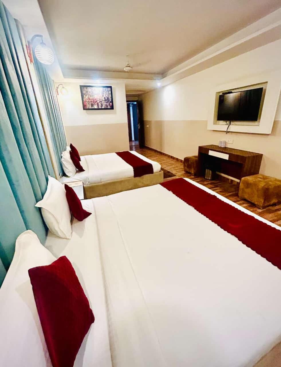 Hotel Airport City Нью-Дели Экстерьер фото