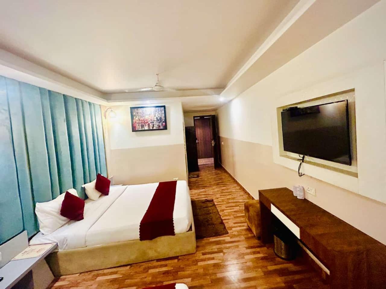 Hotel Airport City Нью-Дели Экстерьер фото