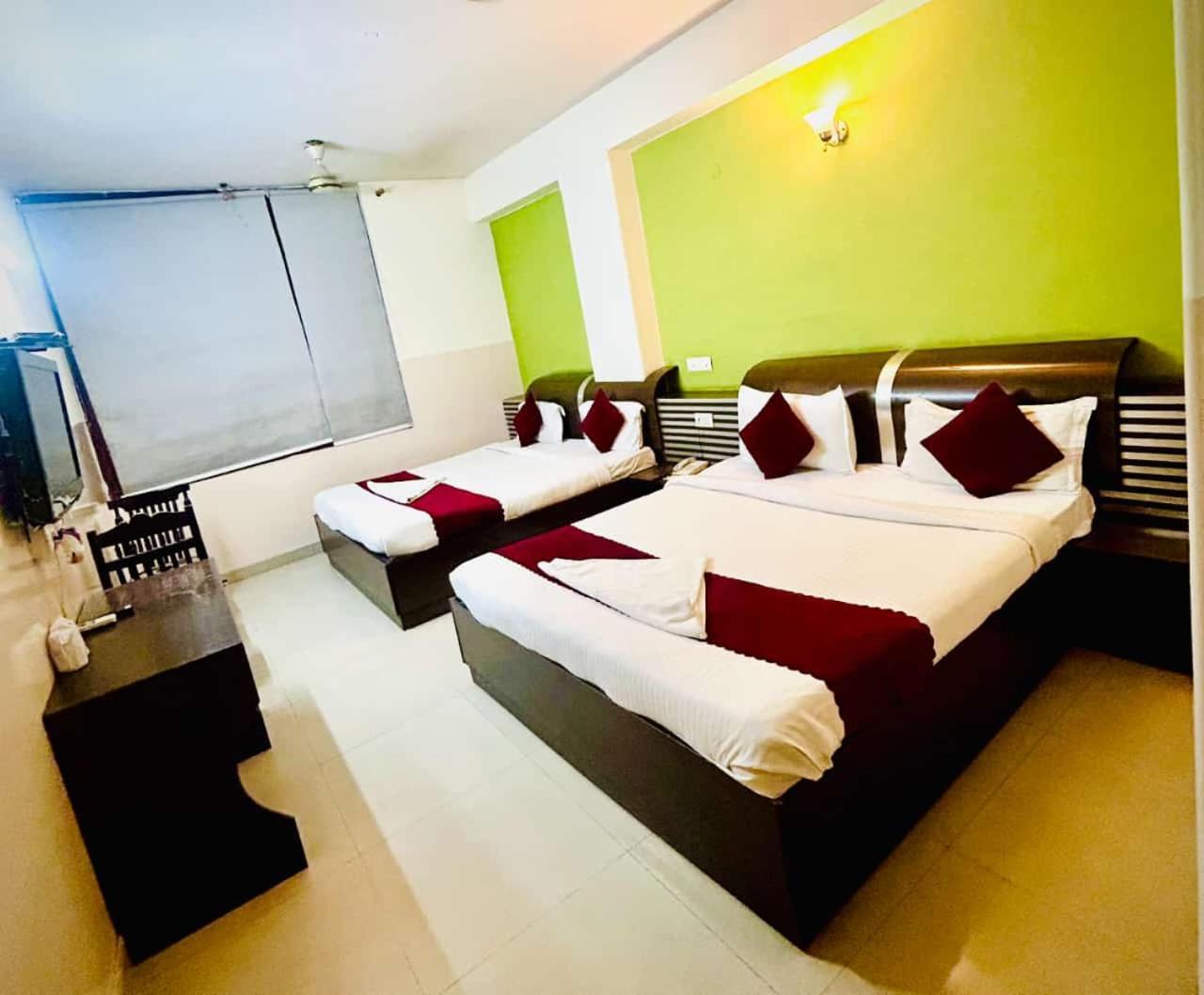Hotel Airport City Нью-Дели Экстерьер фото