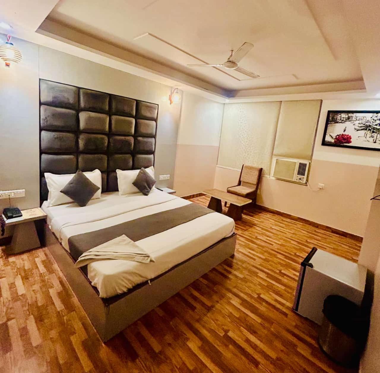 Hotel Airport City Нью-Дели Экстерьер фото
