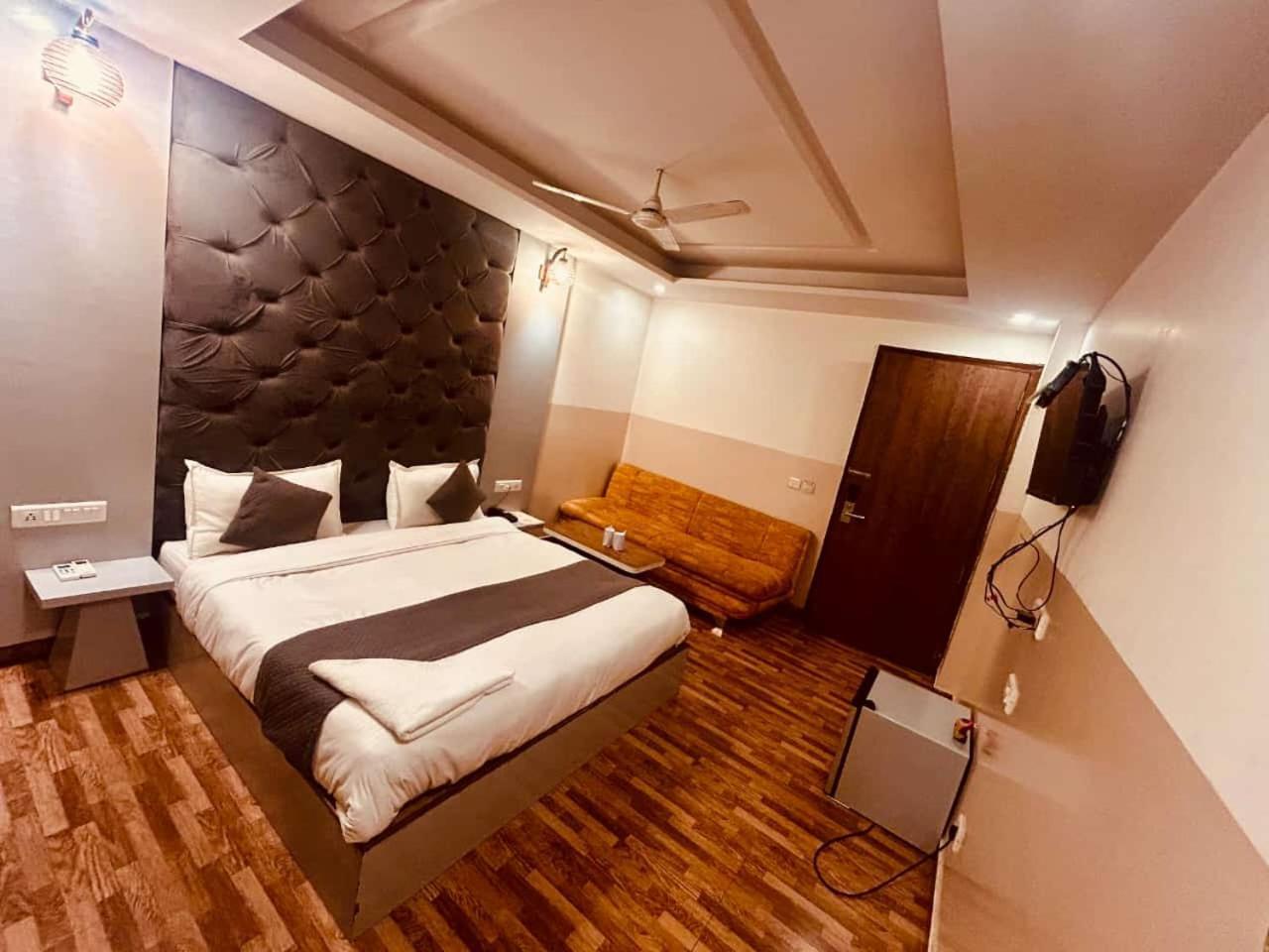 Hotel Airport City Нью-Дели Экстерьер фото
