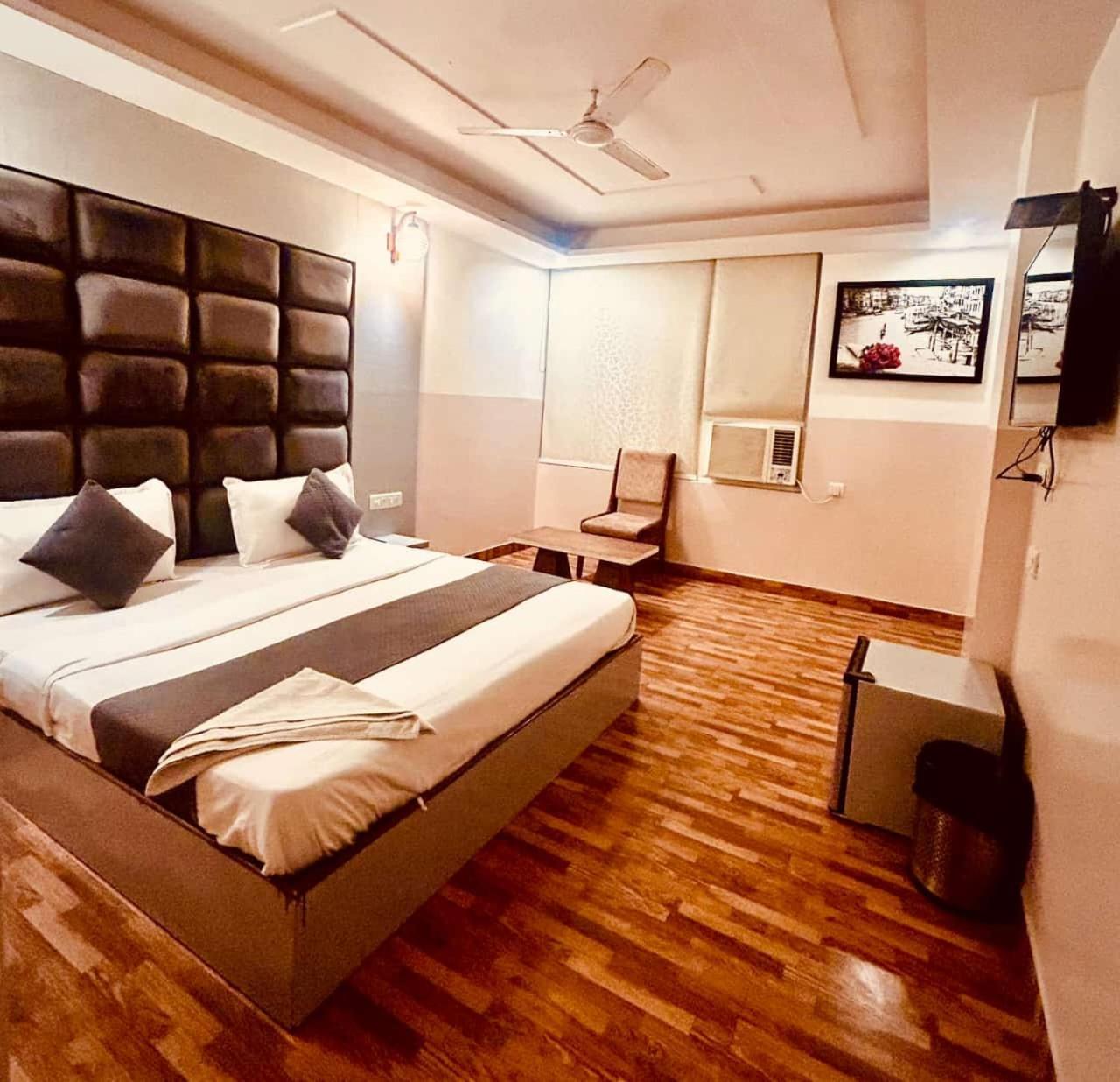 Hotel Airport City Нью-Дели Экстерьер фото
